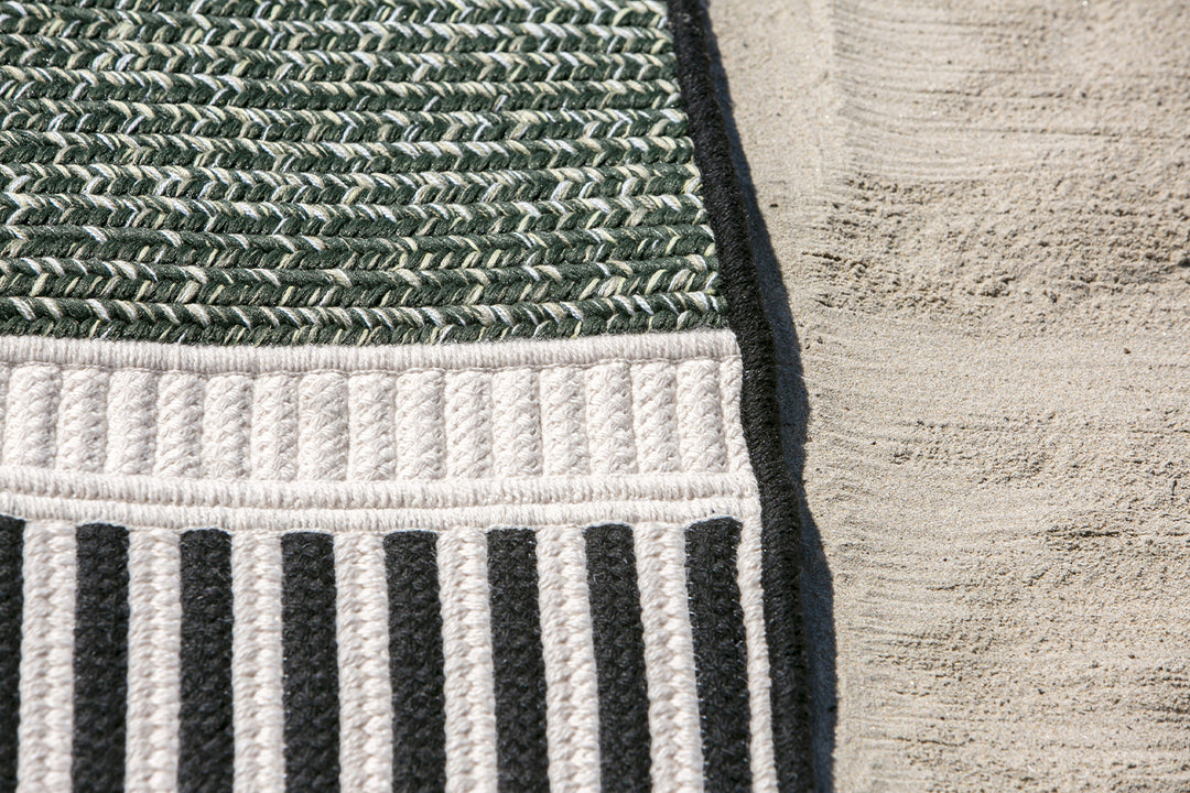 Railay Wool Rug – A Modern Twist on a Timeless Oval