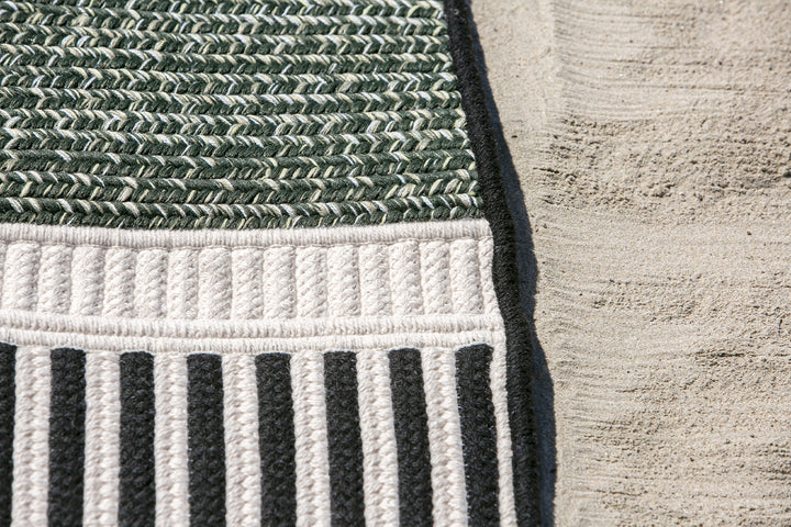 Railay Wool Rug – A Modern Twist on a Timeless Oval