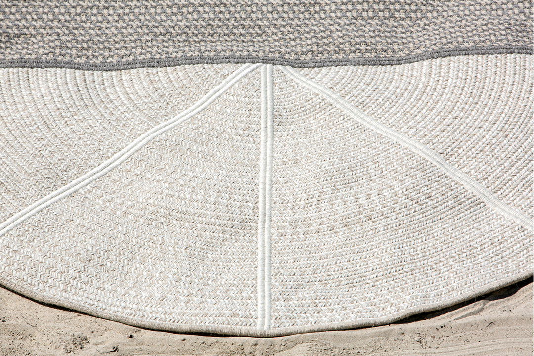 Na Pali Wool Rug – A Sculptural Take on the Classic Round