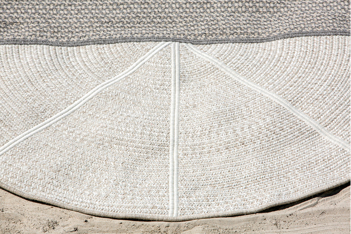 Na Pali Wool Rug – A Sculptural Take on the Classic Round